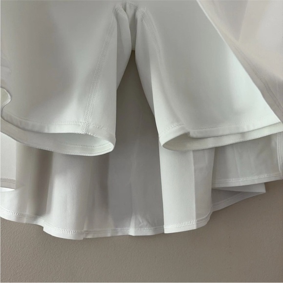 Spanx Get Moving Skort 17" Booty Boost Short White Womens Size M - Picture 9 of 12